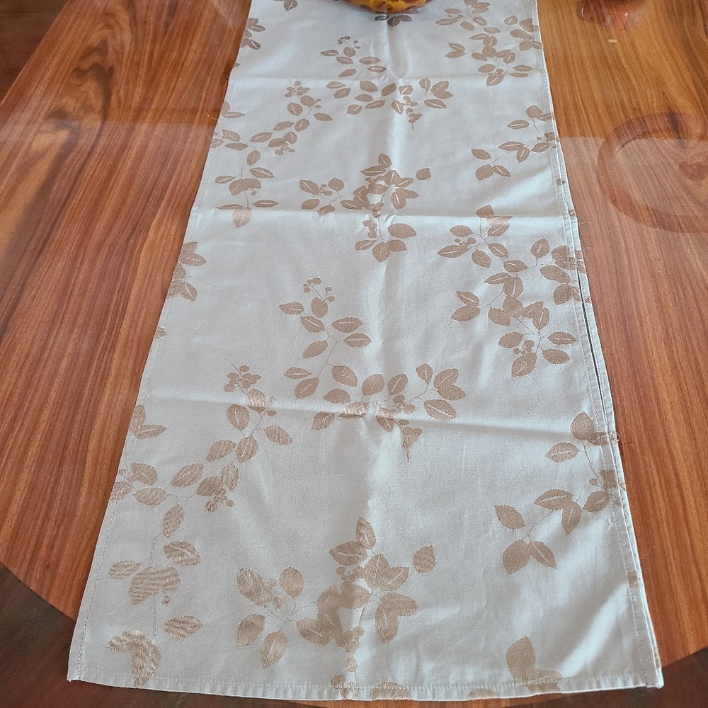 Calvin Klein 100% Cotton Table Runner 67x14" Grey/Gold Leaves